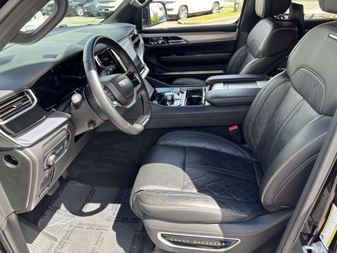 Used 2023 Jeep Grand Wagoneer Series III w/ Rear-Seat Entertainment Group AWD/4WD image 13