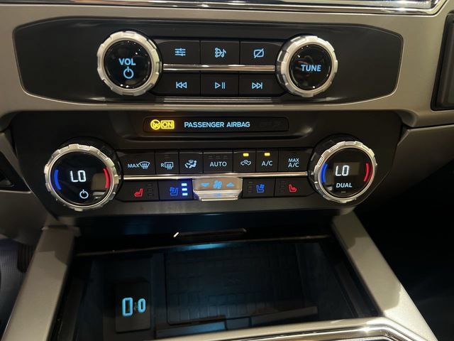 Used 2022 Ford F350 Lariat w/ Lariat Ultimate Package AWD/4WD image 17