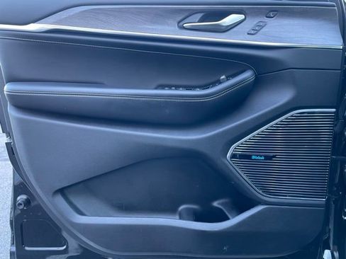 Used 2021 Jeep Grand Cherokee L Overland w/ Luxury Tech Group IV image 9