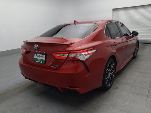 Used 2020 Toyota Camry SE w/ Sunroof Package FWD image 9