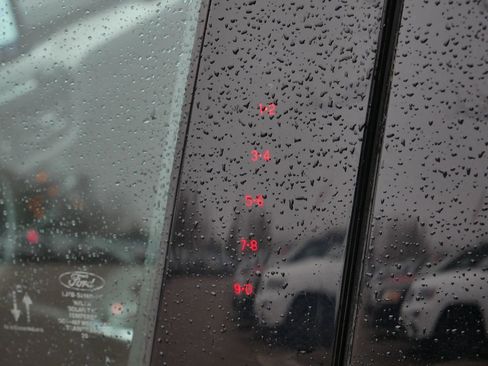 Used 2020 Ford Escape SE Sport image 17