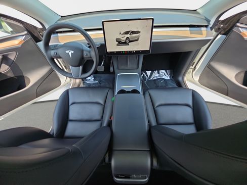 Used 2023 Tesla Model Y Long Range AWD/4WD image 9
