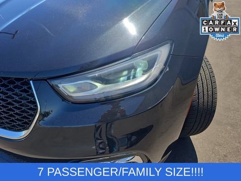 Used 2023 Chrysler Pacifica Touring-L FWD image 19