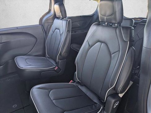 New 2026 Chrysler Pacifica Limited image 16