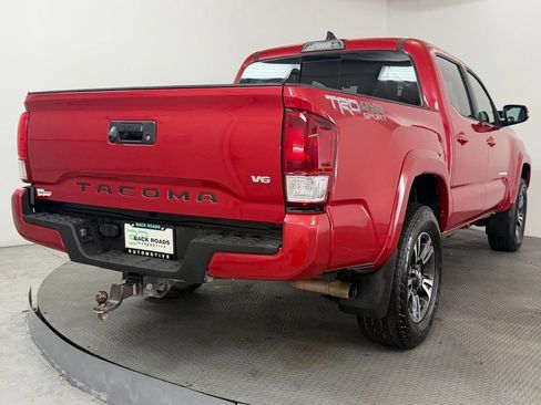 Used 2017 Toyota Tacoma TRD Sport w/ Tow Package (A/T) AWD/4WD image 9