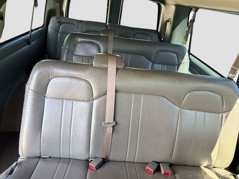 Used 2018 Chevrolet Express 3500 LS RWD image 17