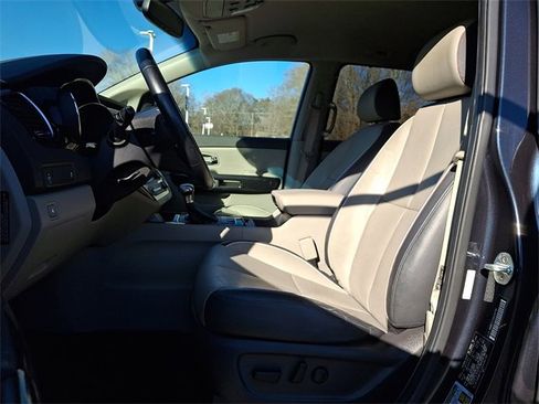 Used 2017 Kia Sedona EX image 13