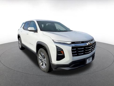 Used 2025 Chevrolet Equinox LT image 3