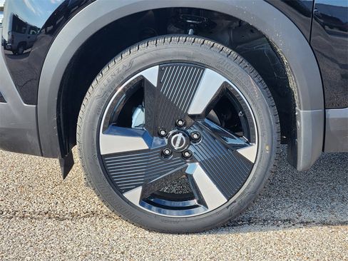 New 2025 Nissan Kicks SR image 7