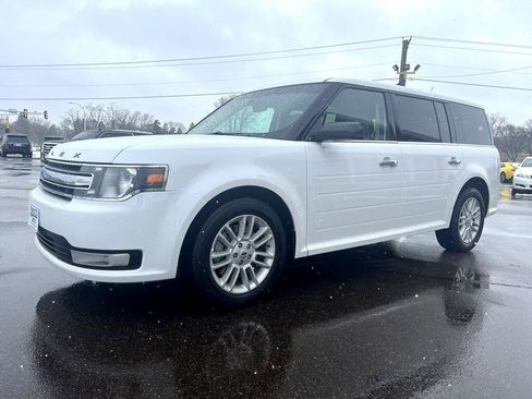 Used 2019 Ford Flex SEL image 17