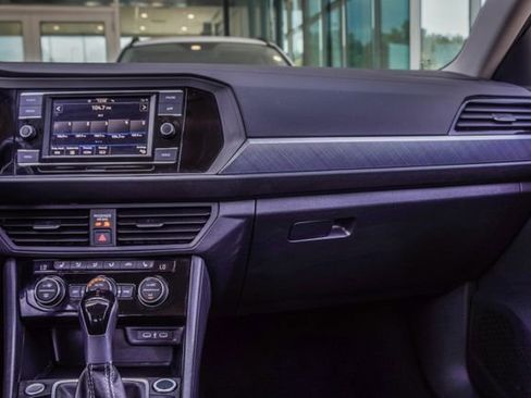 Used 2024 Volkswagen Jetta SE FWD image 16