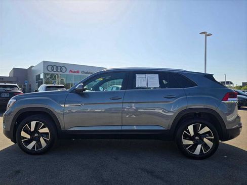 Used 2025 Volkswagen Atlas Cross Sport SE FWD image 2