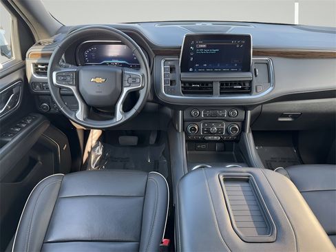 Used 2023 Chevrolet Suburban Premier image 5