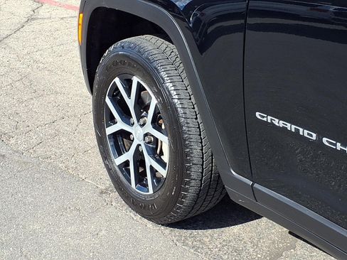 Certified 2025 Jeep Grand Cherokee Limited AWD/4WD image 29