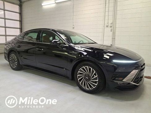 Certified 2025 Hyundai Sonata Limited FWD image 1