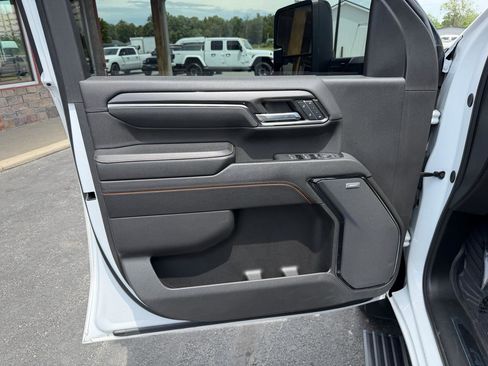 Used 2024 GMC Sierra 2500 AT4 w/ AT4 Premium Plus Package AWD/4WD image 11