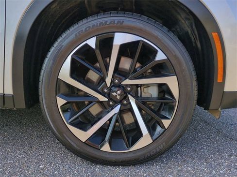 Used 2024 Mitsubishi Outlander SE image 11