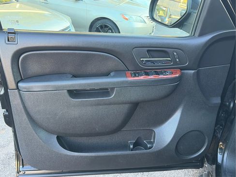 Used 2013 GMC Yukon XL SLT image 20