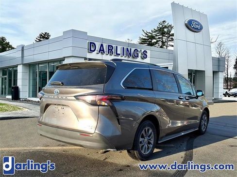 Used 2024 Toyota Sienna XLE image 4