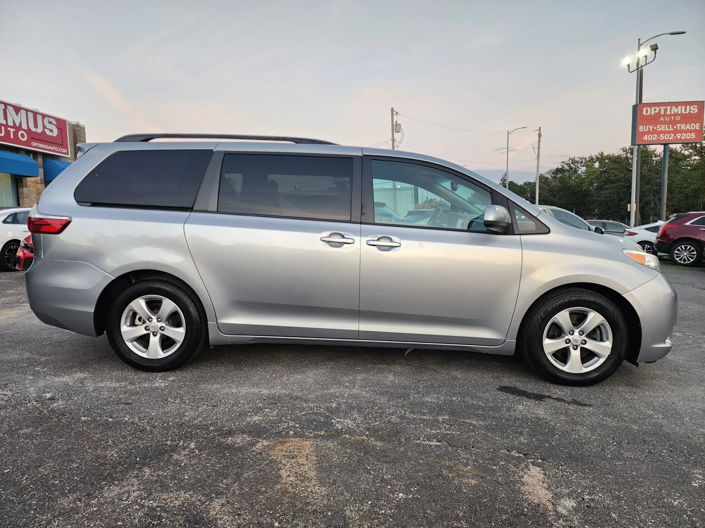 Used 2017 Toyota Sienna LE FWD image 4