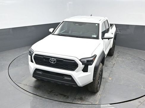 Used 2024 Toyota Tacoma TRD Off-Road AWD/4WD image 20