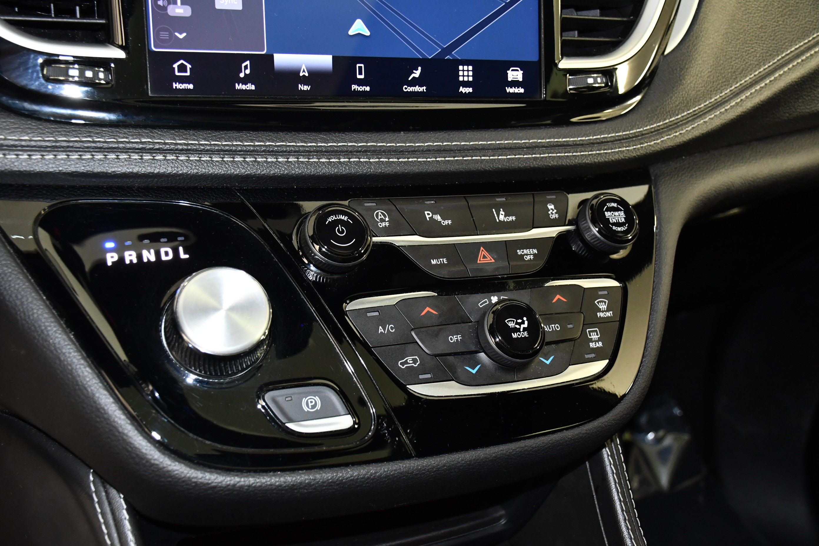 Used 2025 Chrysler Pacifica Limited FWD image 30
