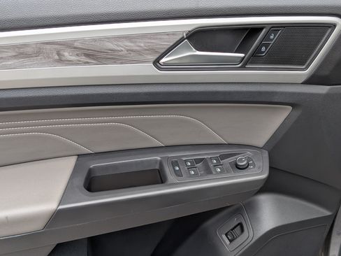 Used 2023 Volkswagen Atlas Cross Sport SE w/ Panoramic Sunroof Package FWD image 16
