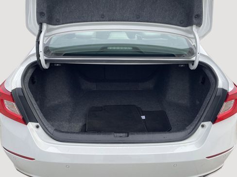 Used 2018 Honda Accord Touring image 7