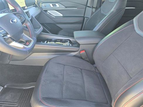 Used 2025 Ford Explorer ST image 9
