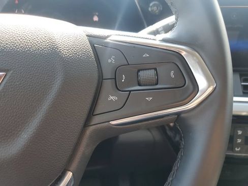 Used 2025 Chevrolet Trax LT w/ LT Convenience Package FWD image 23