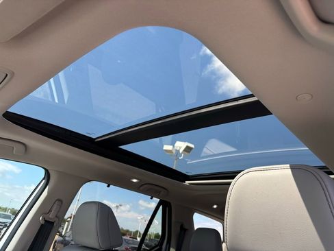 Used 2025 Honda Pilot Touring image 10