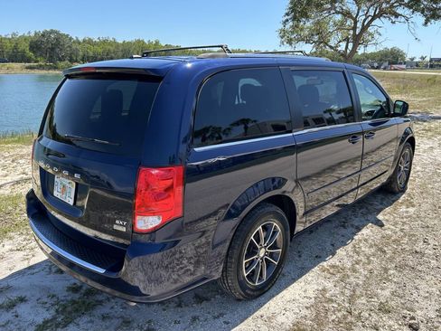 Used 2017 Dodge Grand Caravan SXT FWD image 5