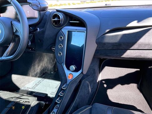 Used 2025 McLaren 750S Spider image 8
