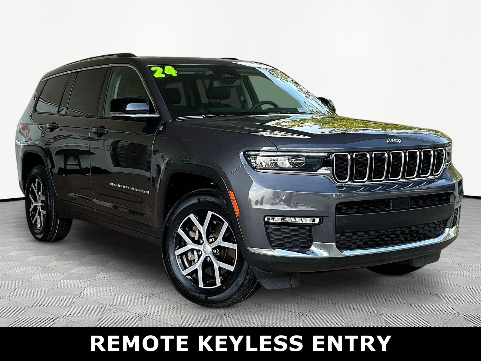 Used 2024 Jeep Grand Cherokee L Limited AWD/4WD image 3