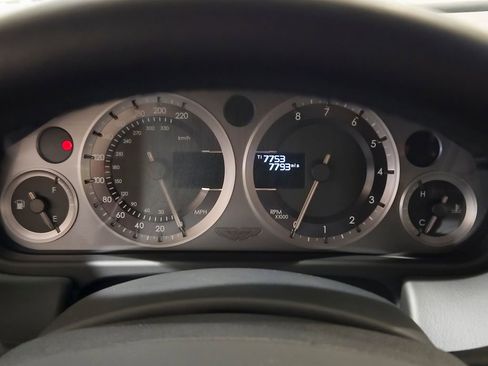 Used 2015 Aston Martin DB9 Coupe image 18