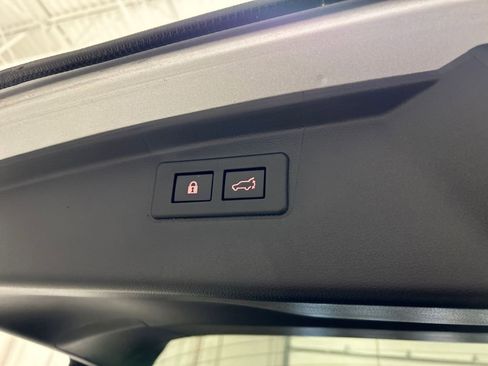 Used 2022 Subaru Outback Premium image 33