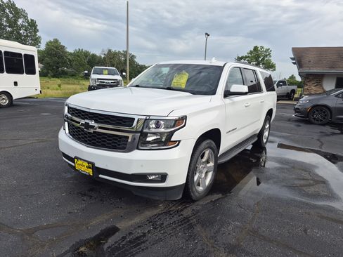 Used 2016 Chevrolet Suburban LT w/ Luxury Package AWD/4WD image 4