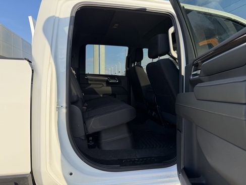 Used 2024 Chevrolet Silverado 2500 LT w/ Convenience Package image 10