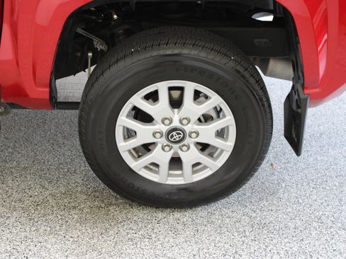 Used 2024 Toyota Tacoma SR5 AWD/4WD image 10