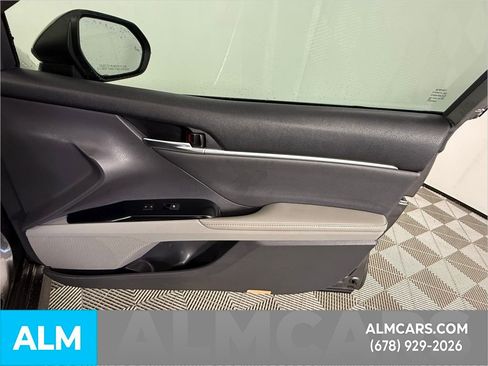 Used 2019 Toyota Camry XLE image 42