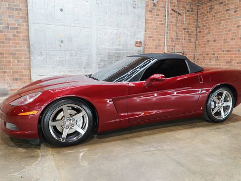 Used 2007 Chevrolet Corvette Coupe w/ Preferred Equipment Group RWD image 8