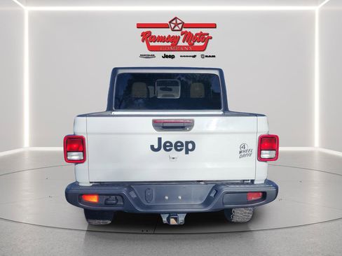 Used 2023 Jeep Gladiator Willys image 4