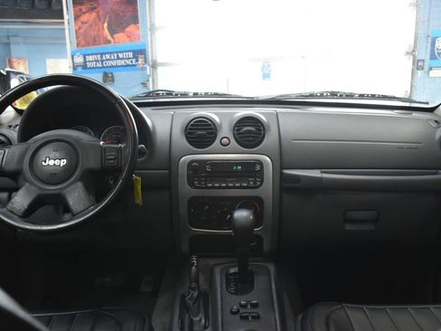 Used 2006 Jeep Liberty Sport AWD/4WD image 25