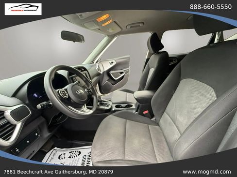 Used 2020 Kia Soul LX FWD image 14