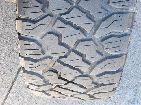 Used 2018 Toyota Tacoma Limited image 10