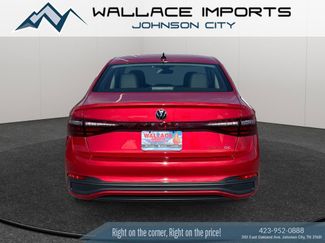 Used 2025 Volkswagen Jetta SE FWD video 4
