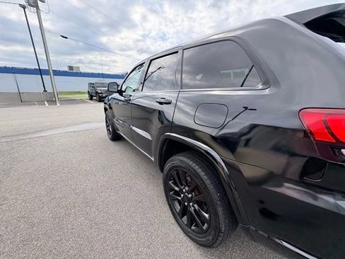 Used 2018 Jeep Grand Cherokee Altitude AWD/4WD image 4