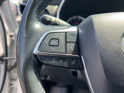 Used 2021 Toyota Highlander XLE FWD image 14