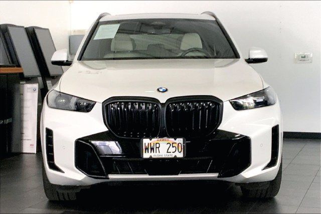 Used 2024 BMW X5 sDrive40i w/ M Sport Package RWD image 3