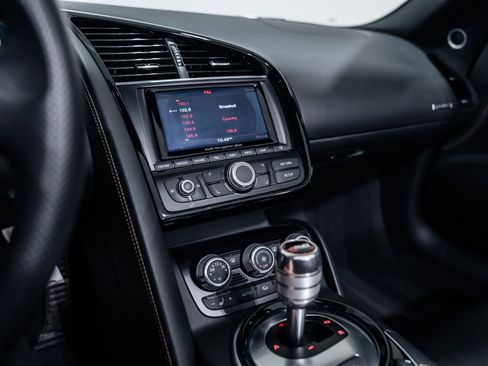 Used 2014 Audi R8 V10 image 18